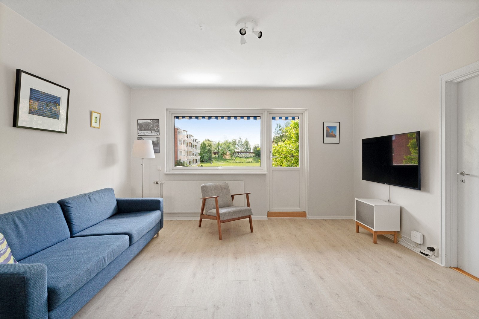 Generøse vindusflater som slipper inn godt med naturlig lys. Galleribilde