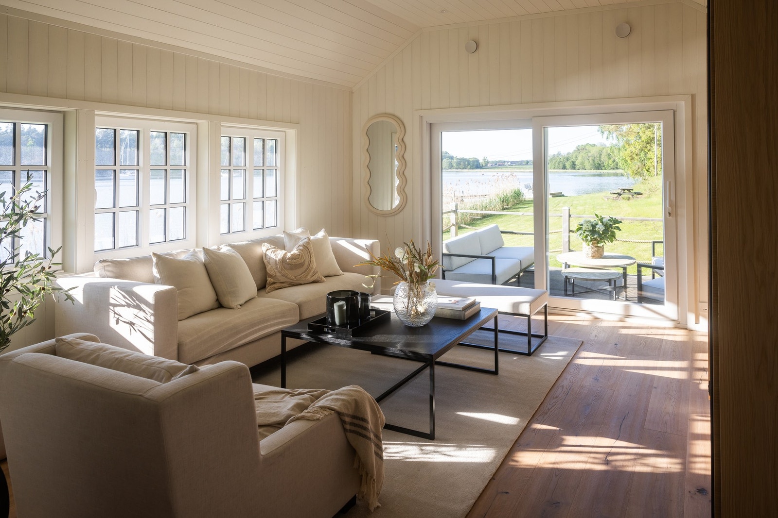 Lys og romslig stue, overflateoppgradert 2023. Galleribilde