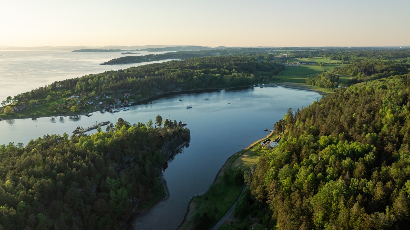 Kort vei til Evjesundet Golfpark, Støtvig Hotell og vakre rekreasjonsområder. Galleribilde