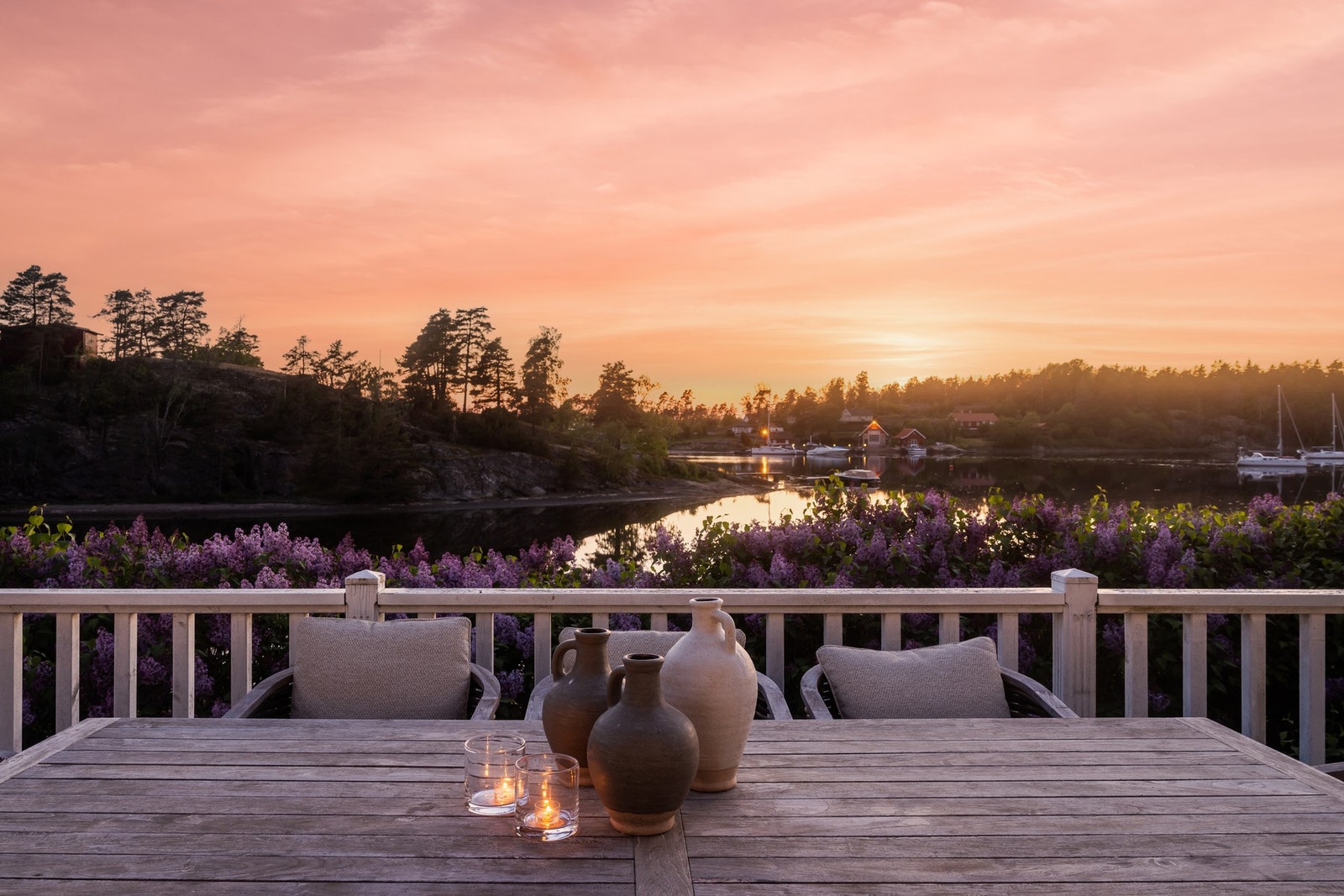 Utsyn mot vakre solnedganger. Galleribilde