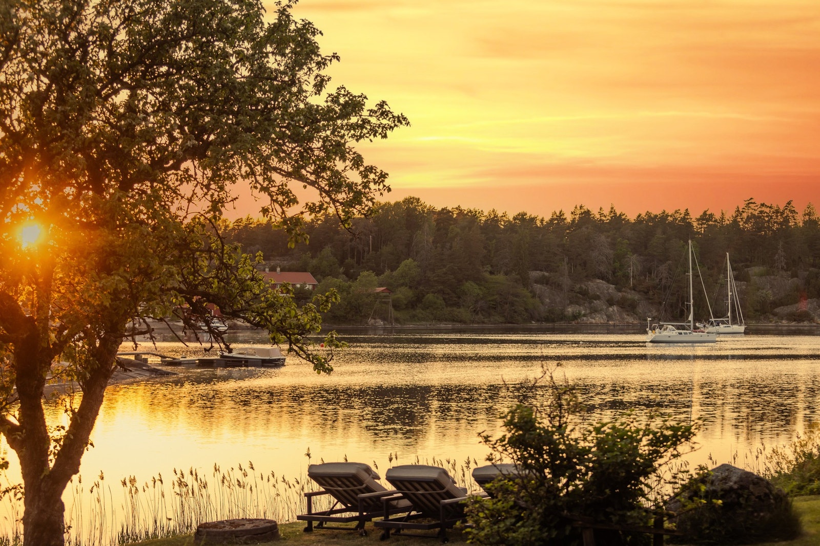 Vakkert utsyn over den rolige havnen. Galleribilde