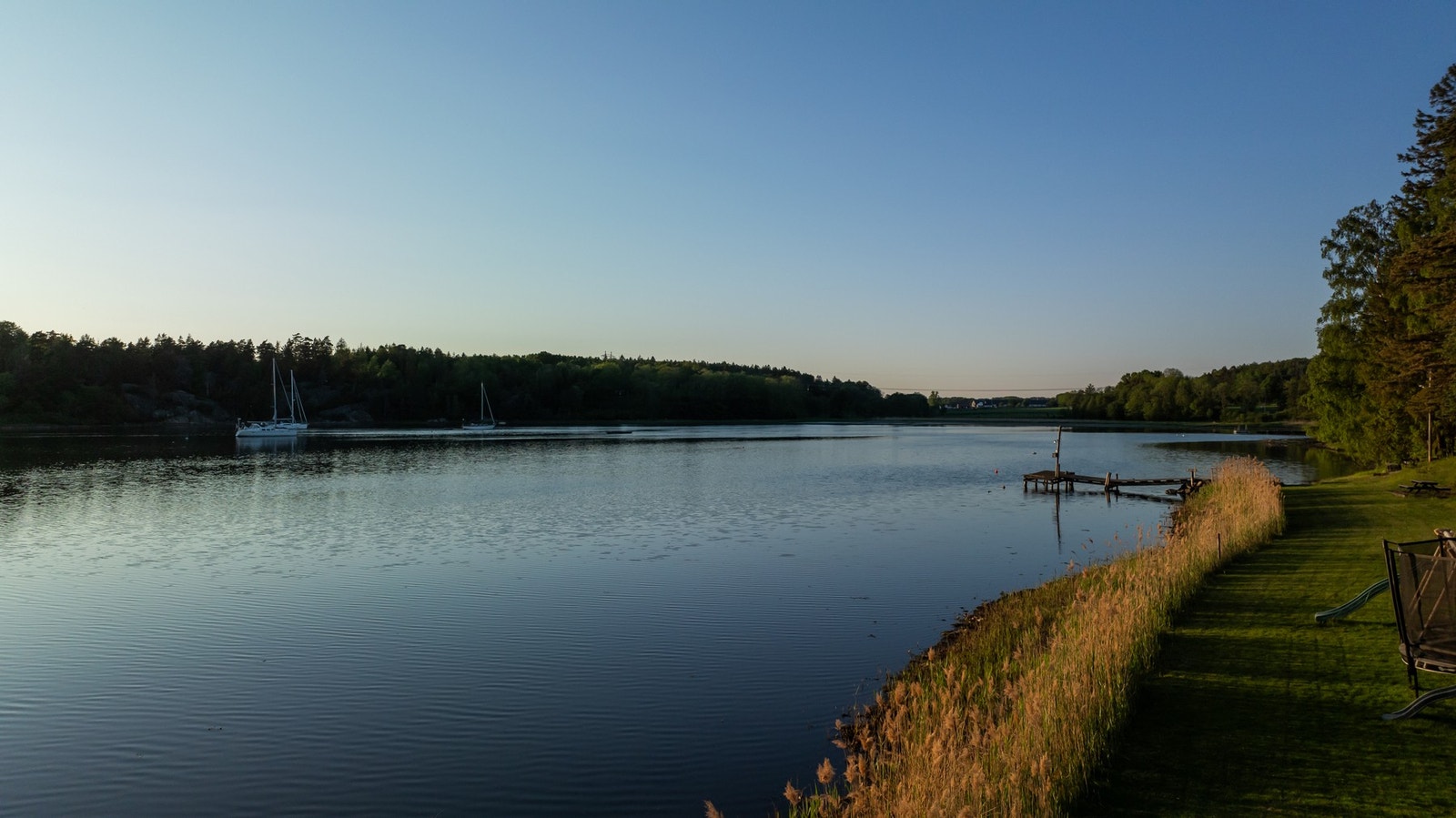 Stille og rolig havn med lun atmosfære. Galleribilde