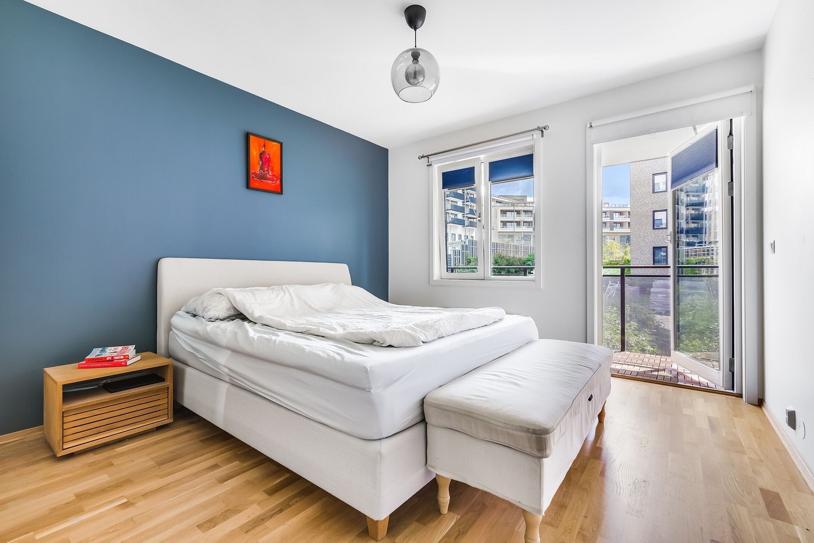 Hovedsoverom med utgang til balkong og walk-in closset Galleribilde