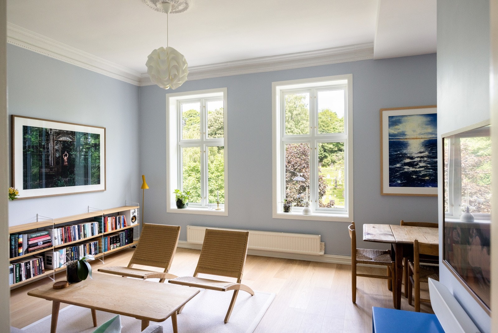Store vindusflater som slipper til rikelig med naturlig lys. Galleribilde
