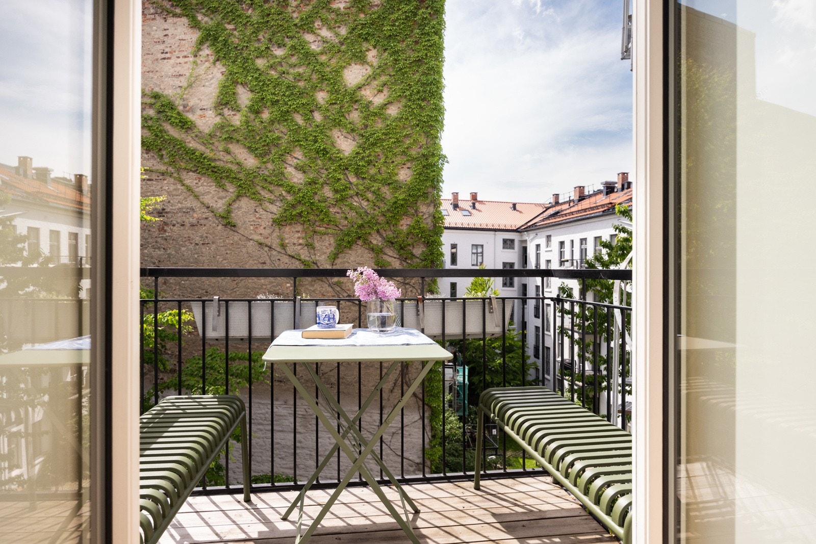 Plass til utemøblement og beplantning. Galleribilde