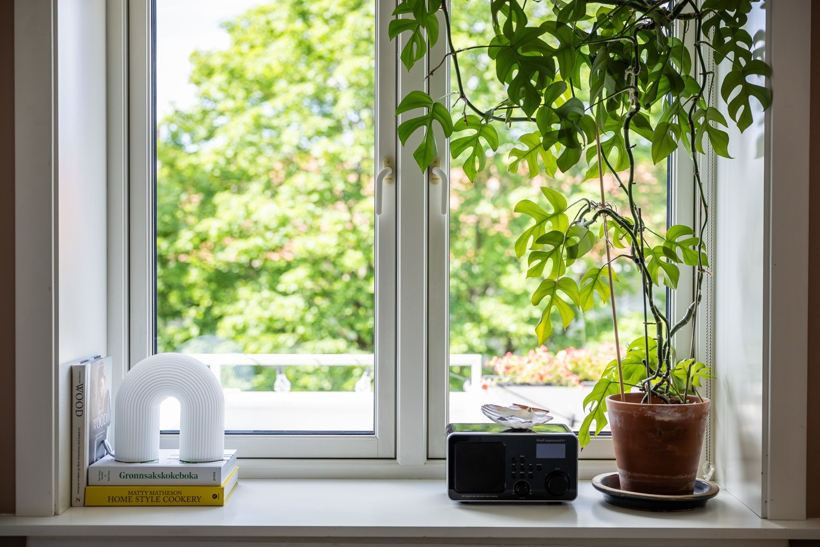 Nåværende eier har satt svært pris på boligens beliggenhet i toppetasje med utsyn over tretopper. Galleribilde