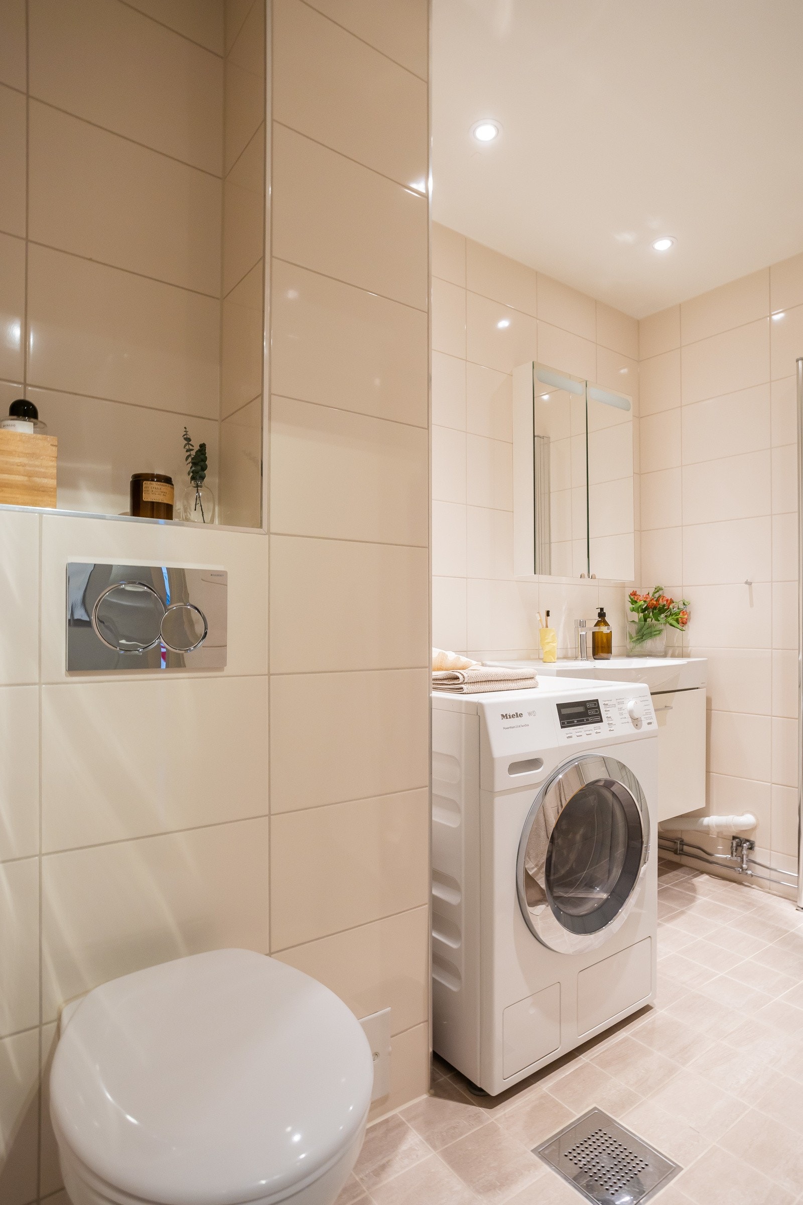 Opprinnelig separat bad og wc er slått sammen i forbindelse med oppgradering av bad i regi av tidligere eier i 2013. Galleribilde