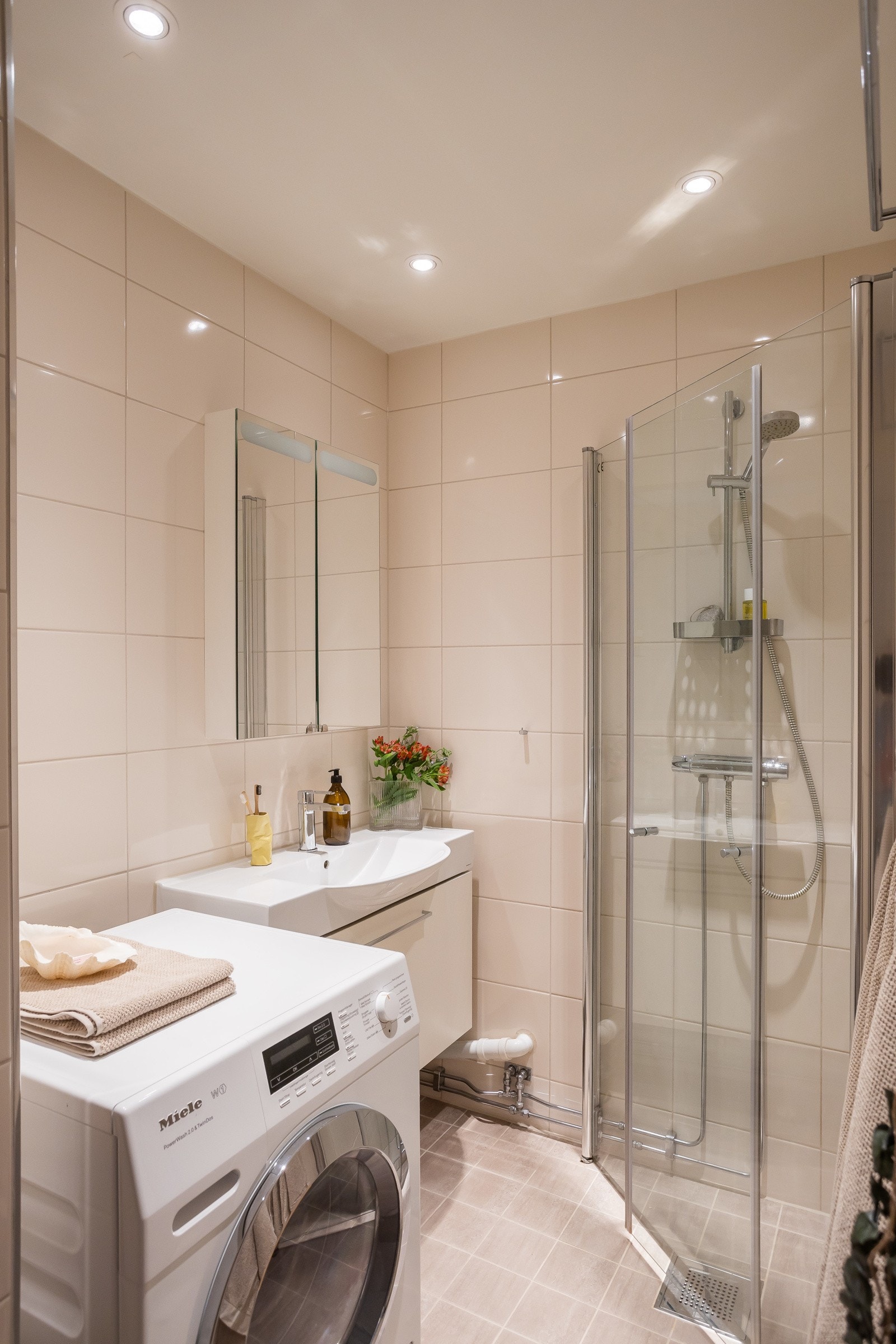 Det er opplyst i tidligere salgsoppgave at arbeidet er utført av fagfolk. Galleribilde