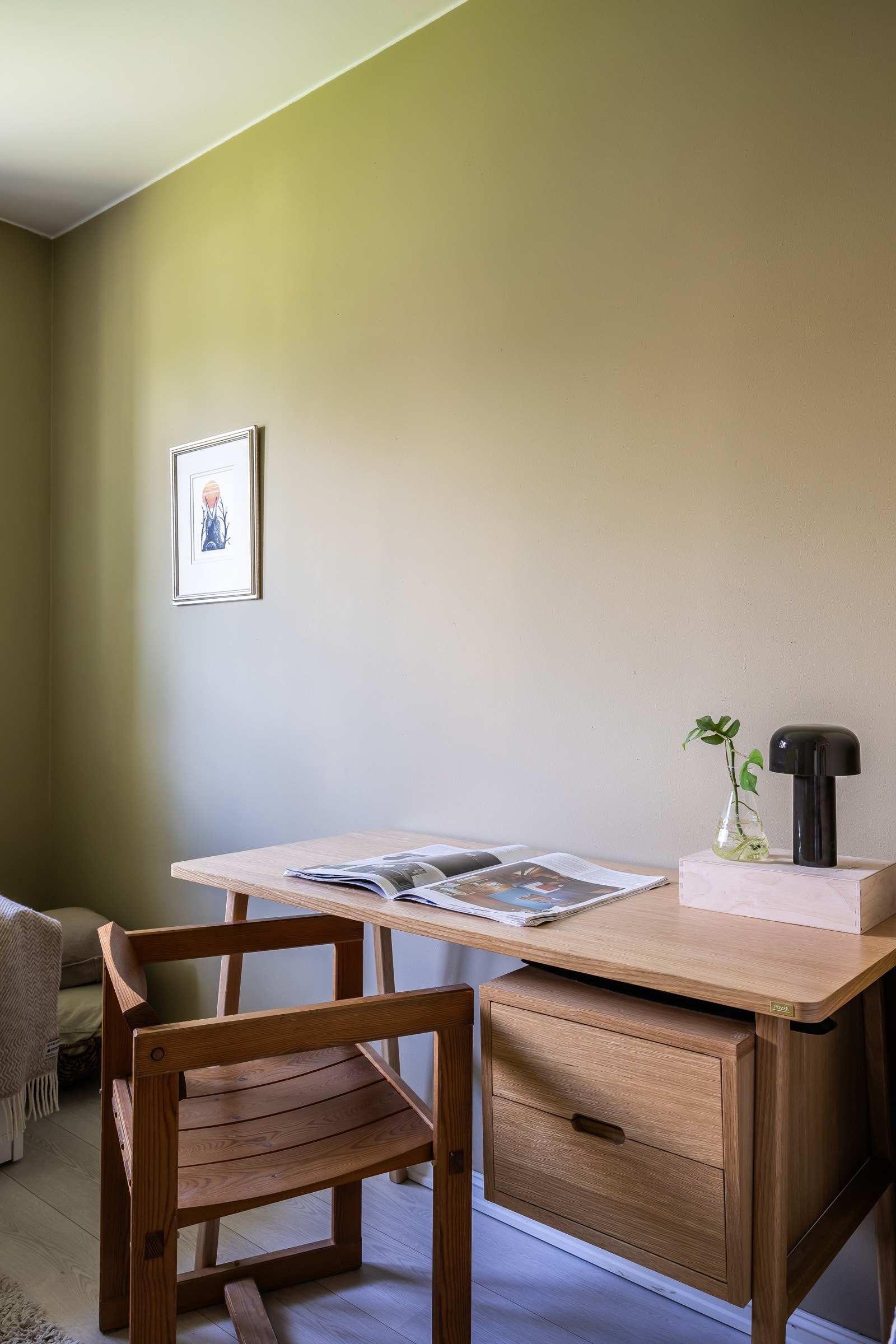 Varmekabler i gulv på et av boligens to soverom. Galleribilde