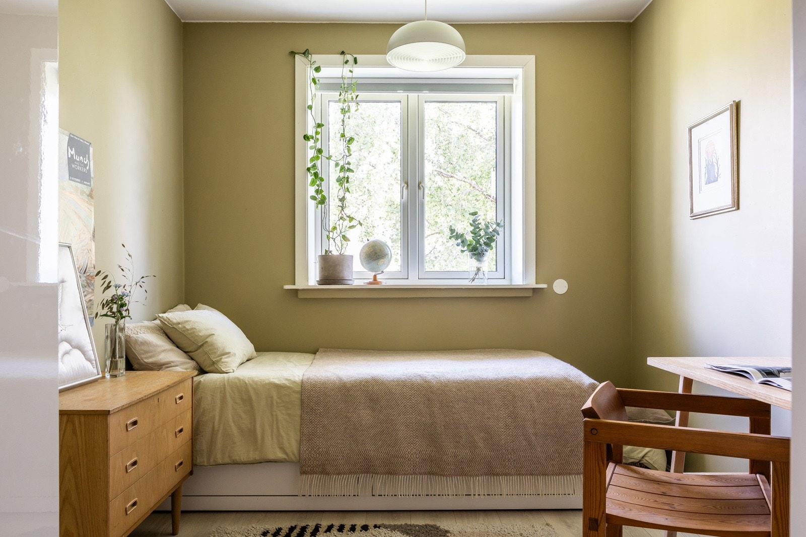 Boligens andre soverom egner seg godt som gjesterom, barnerom eller hjemmekontor. Galleribilde