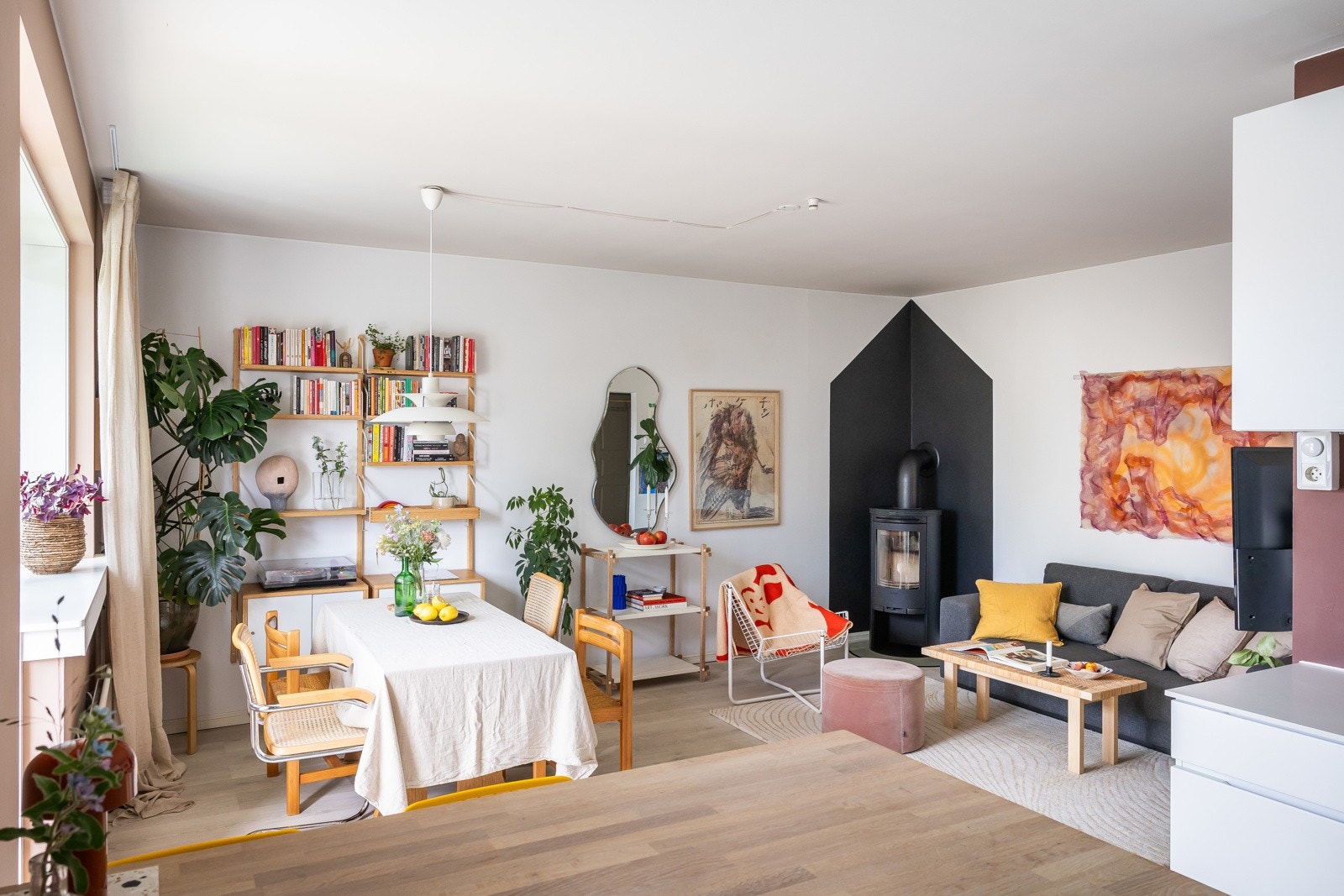 Gjennomgående pene gulv og vegger holdt i delikate fargetoner. Galleribilde