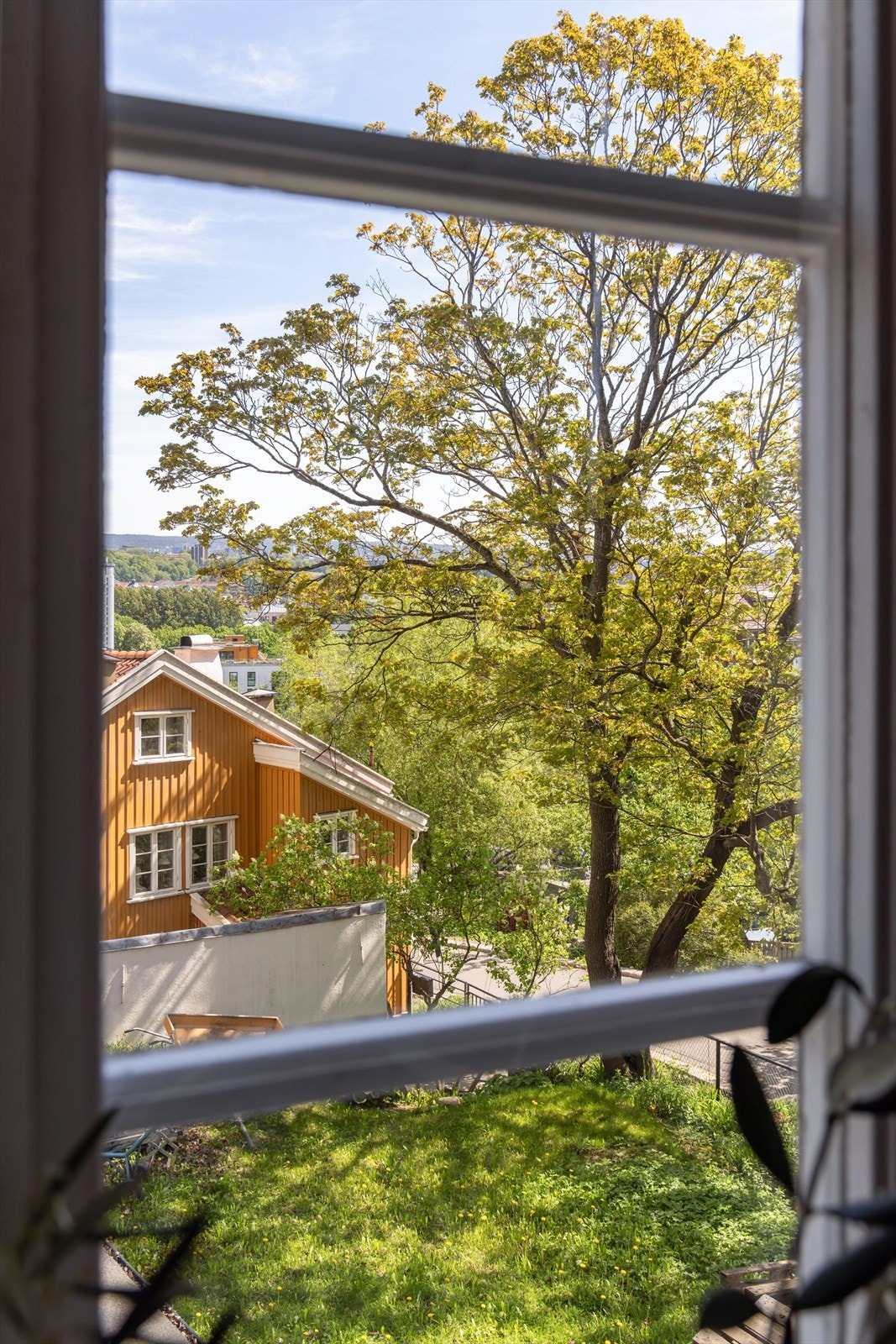 Hyggelig utsyn fra soverom Galleribilde