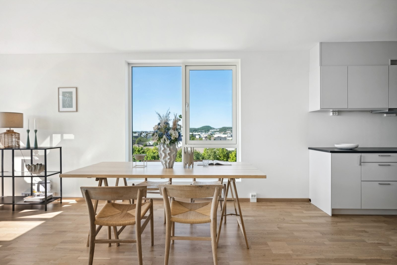 Leiligheten ligger fint til på hjørnet i øverste etasje Galleribilde