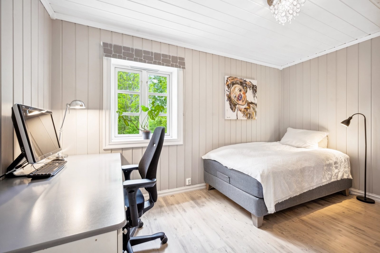 Soverom 3 er lysmalt med pene overflater. Galleribilde
