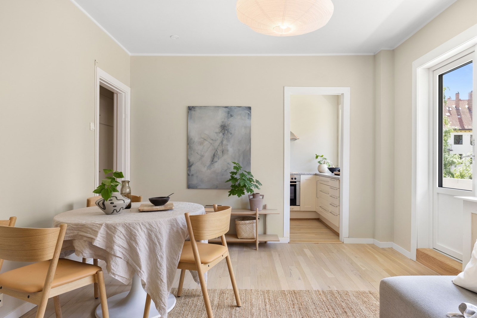 Leiligheten er nyoppusset i 2024 og fremstår med en god standard. Galleribilde