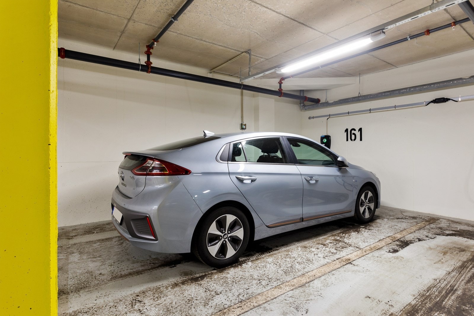 Det medfølger parkeringsplass med elbil-lader. Parkeringsplass nr. 161 med endebeliggenhet. Galleribilde