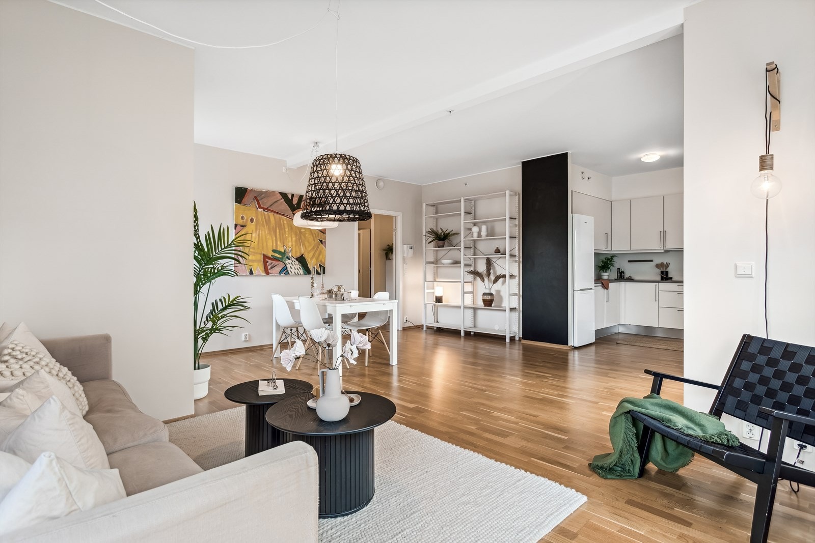 Leiligheten har god planløsning hvor stuen kan deles inn i ulike soner. Galleribilde