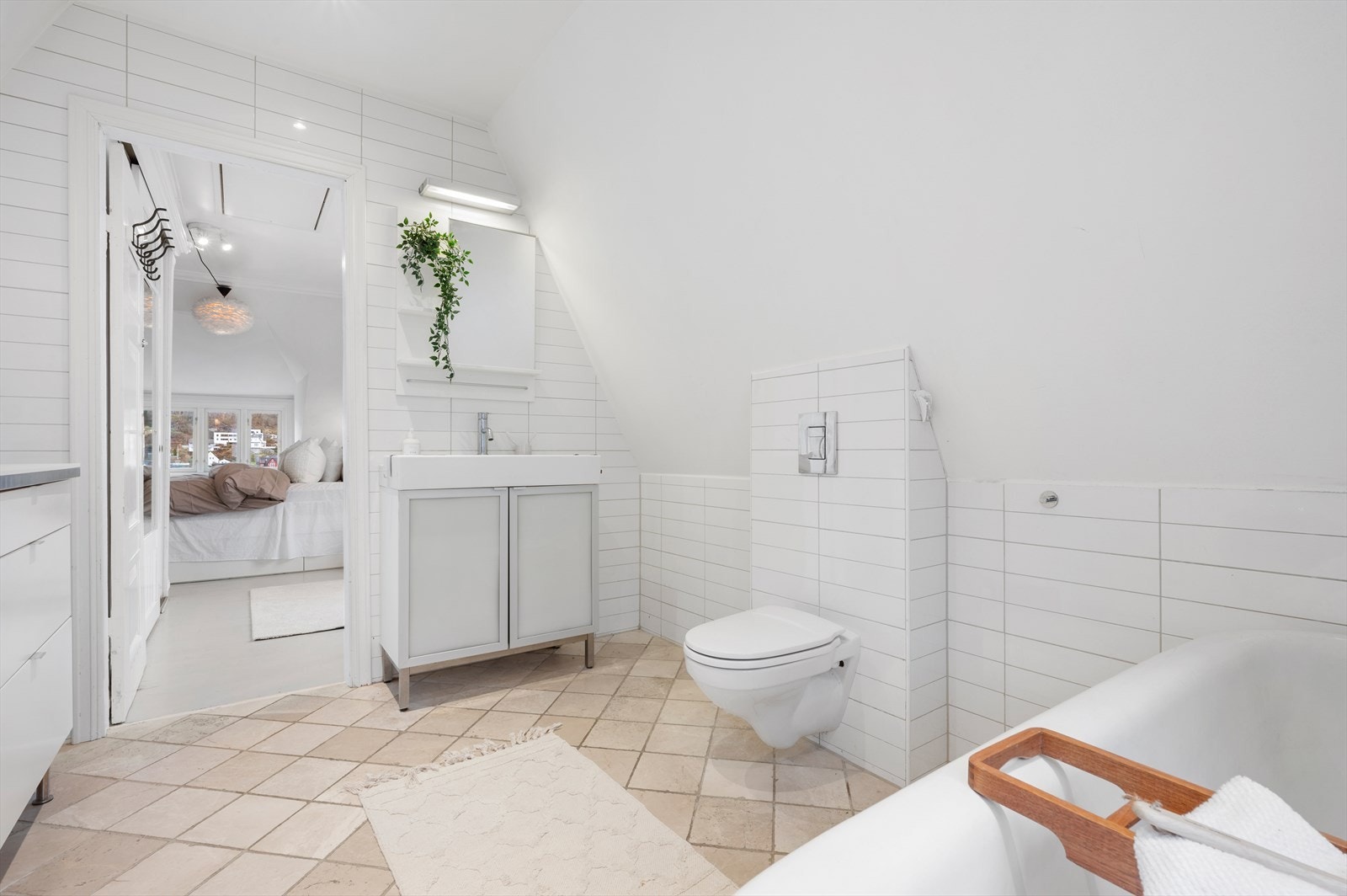 Lekkert, lyst og romslig bad. Galleribilde