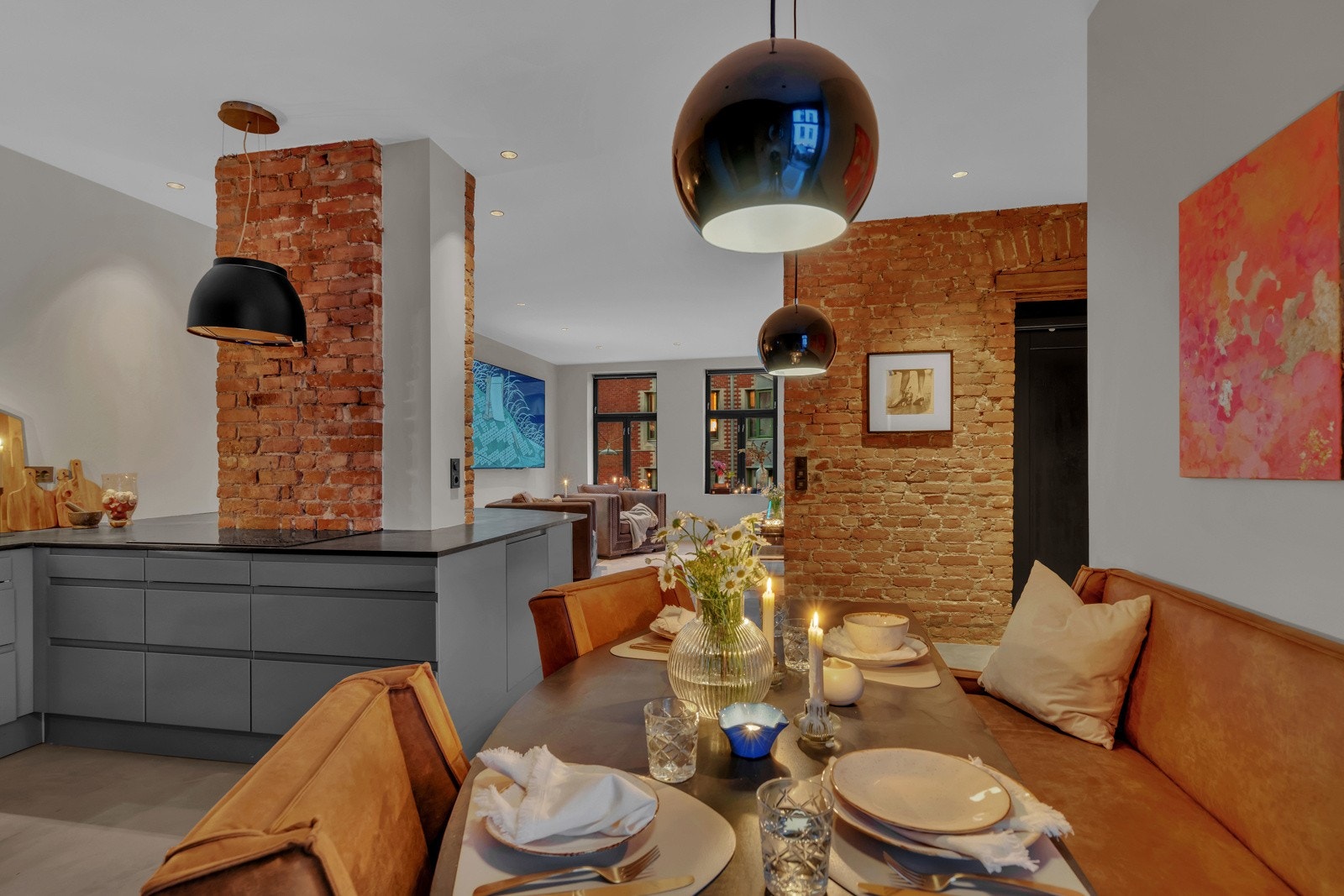 Ved kjøkkenet er det god plass til spisebord Galleribilde