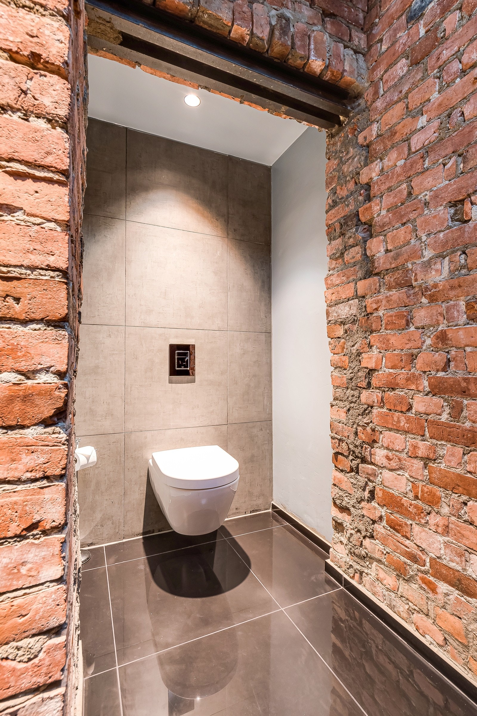 Toalettet har en egen nisje som er praktisk om man er flere på badet samtidig. Galleribilde