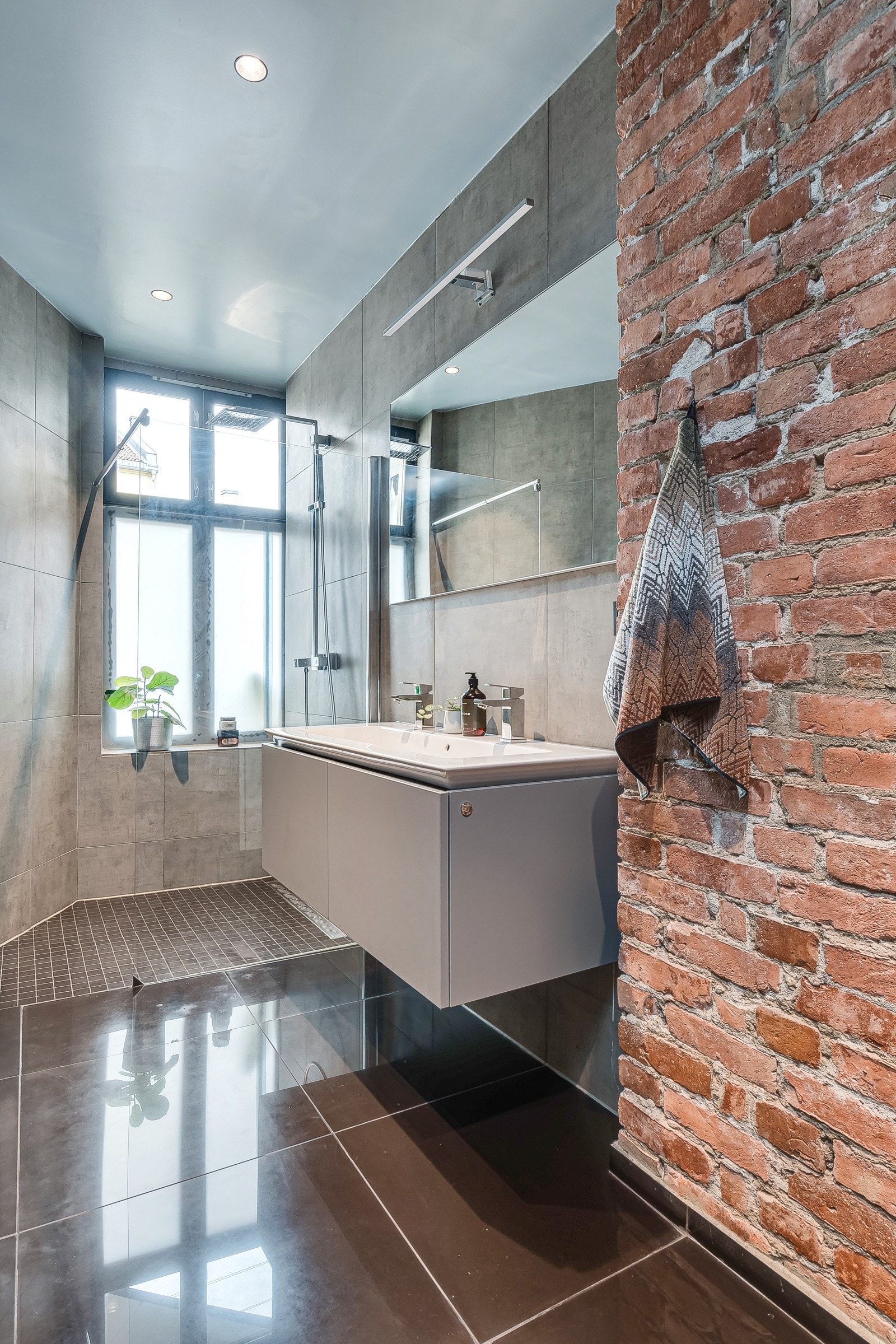 Lekkert baderom med flotte detaljer. Galleribilde