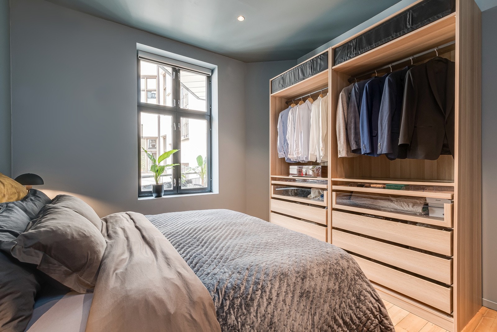 Det medfølger to garderobeskap. Galleribilde