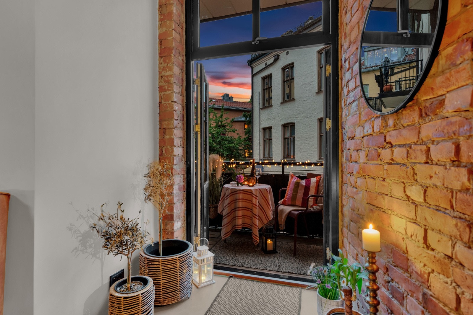 Hyggelig balkong med adkomst fra kjøkken. Galleribilde