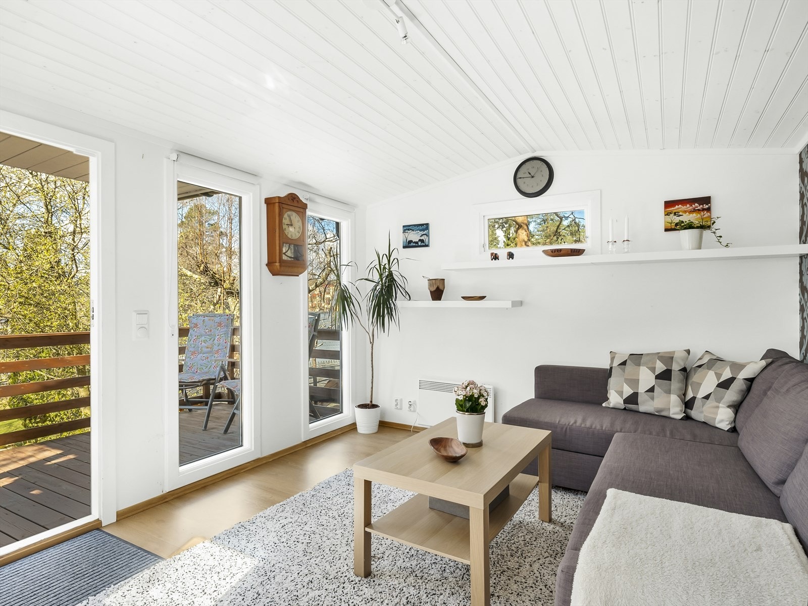 Innredet anneks fungerer som kontor/oppholdsrom Galleribilde