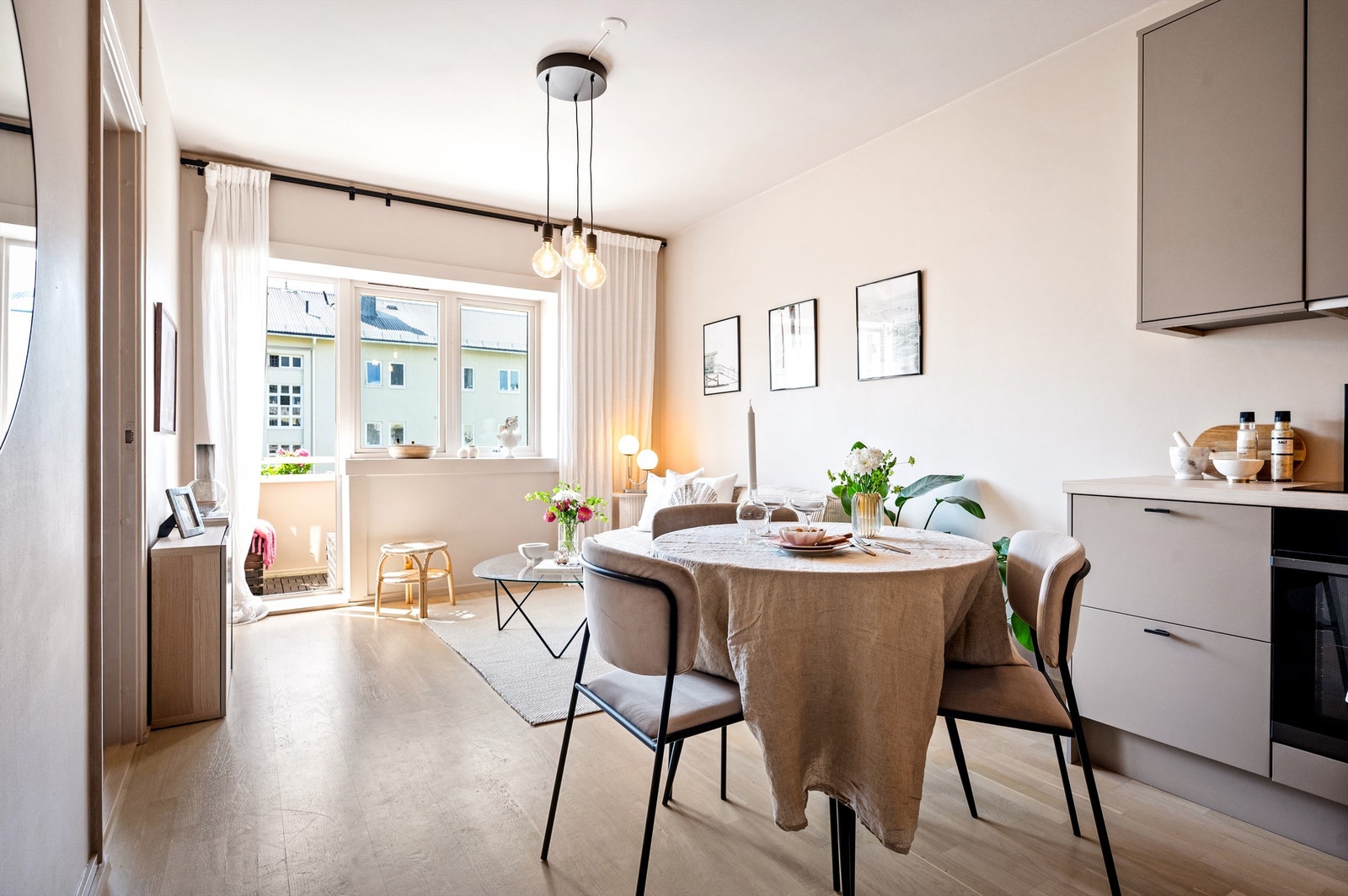 Lys og lekker leilighet, beliggende fint til i rolige og flotte Iladalen med grønne parkområder som nærmeste nabo. Galleribilde