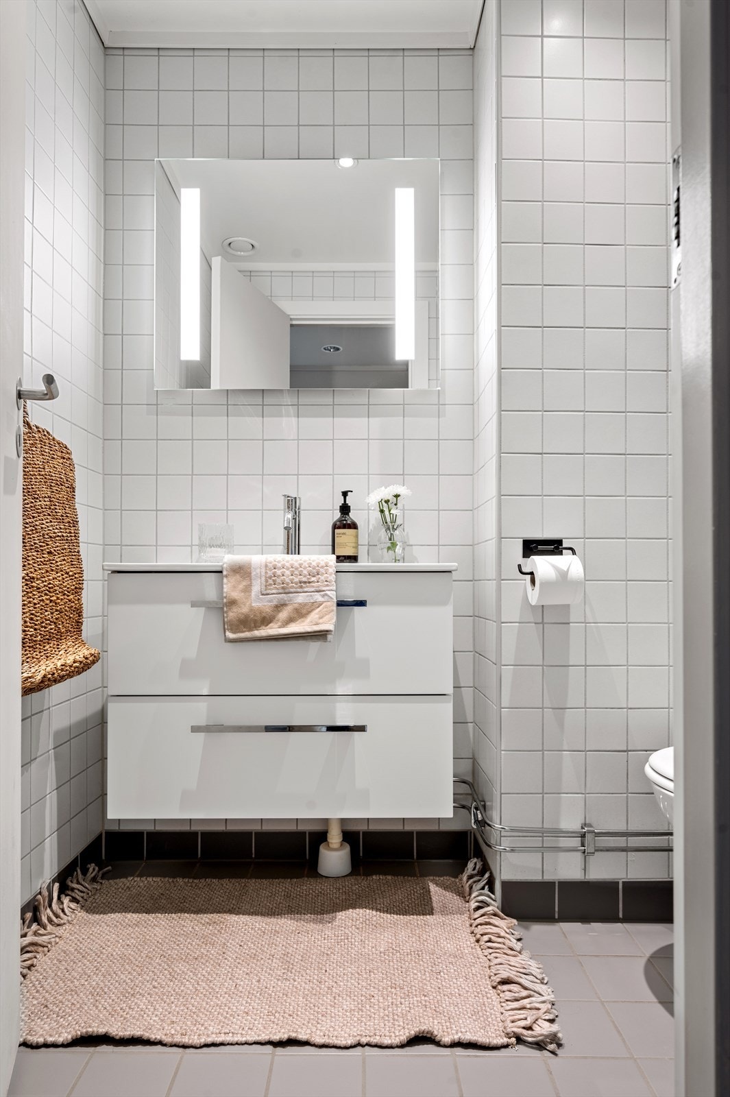 Baderomsmøbel og speil er også nytt fra 2024. Galleribilde