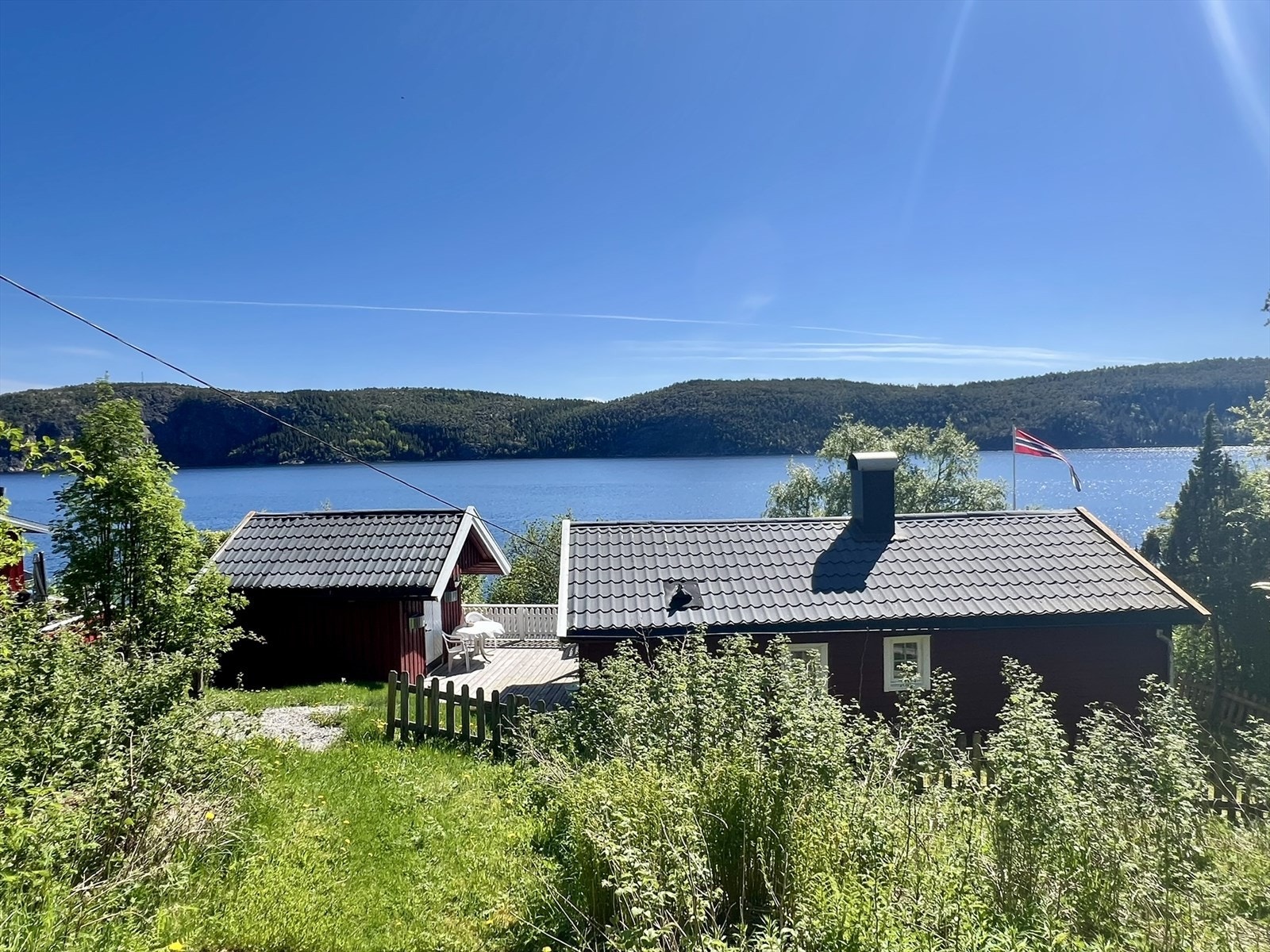 Beliggende helt nede i sjøkanten Galleribilde