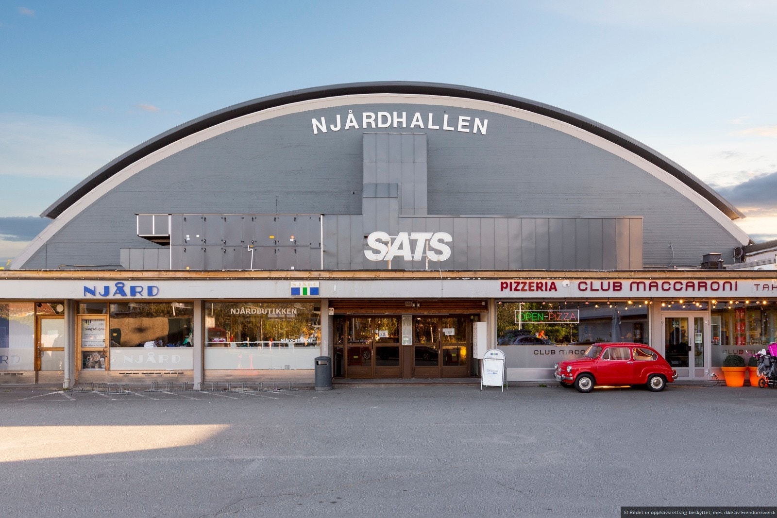 Njårdhallen med SATS er ett t-banestopp unna. Galleribilde