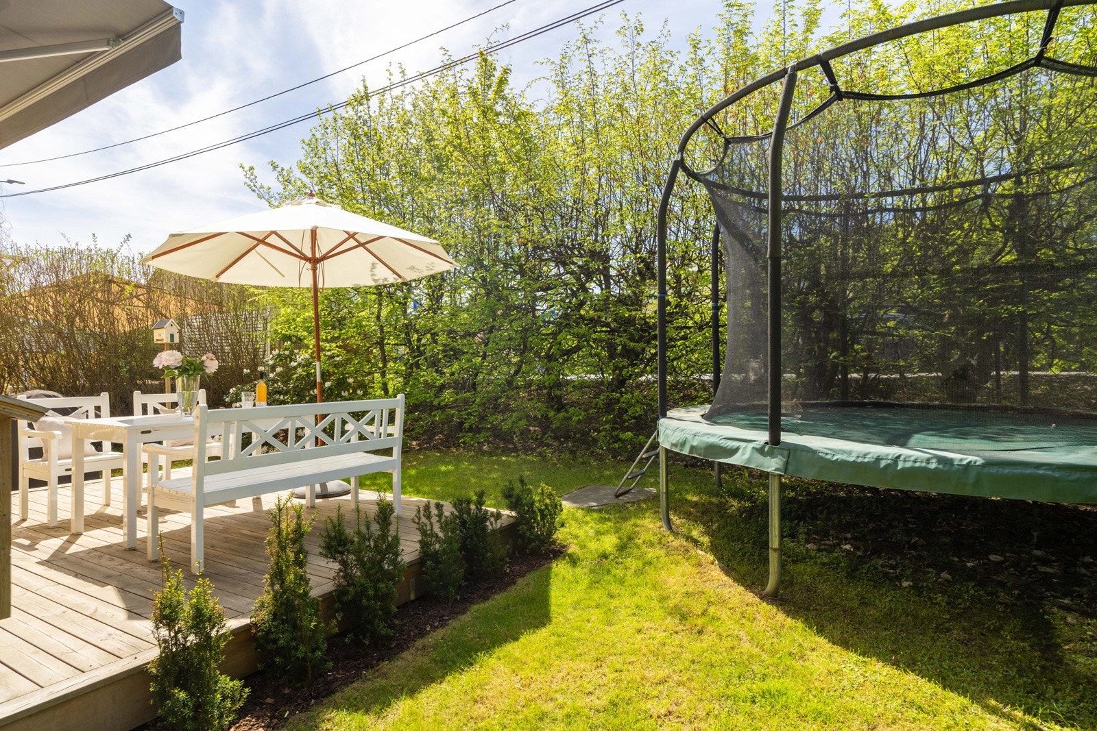 God plass til trampoline for de minste. Galleribilde