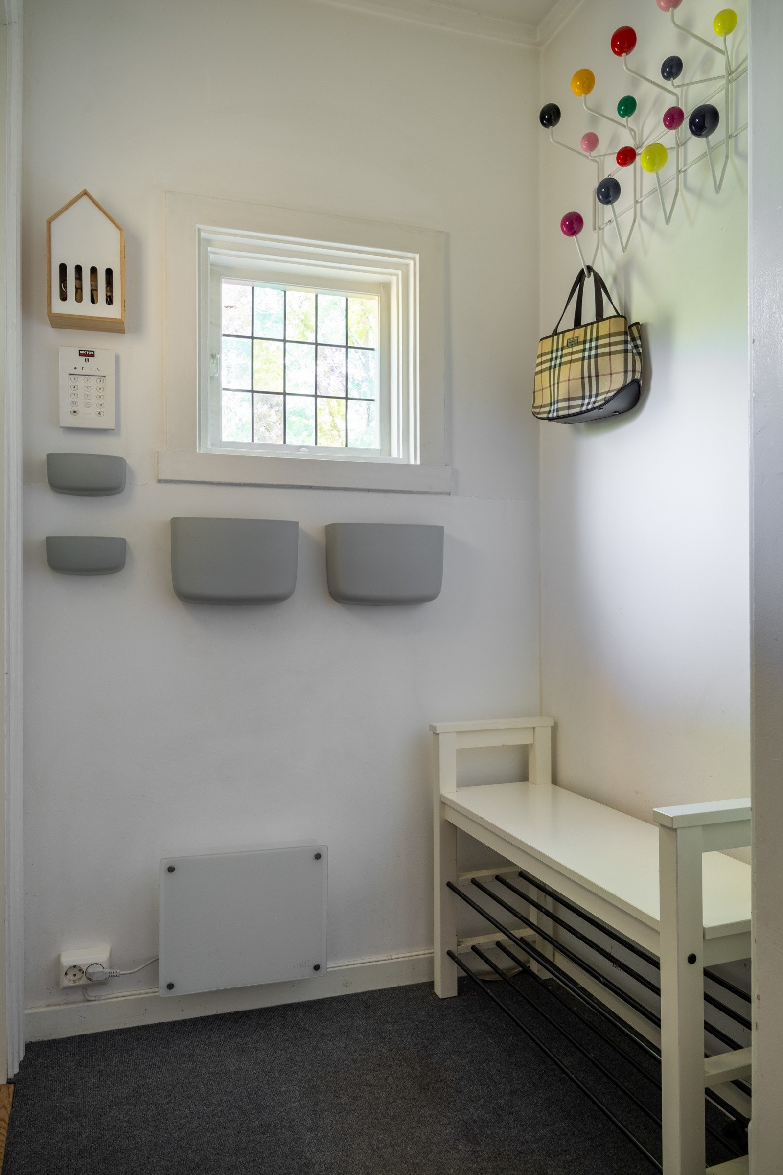 Entré med plass til sko- og hattehylle. Galleribilde