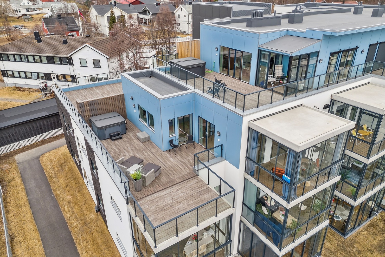 Leiligheten ligger i 3. etasje, med heisadkomst. Galleribilde