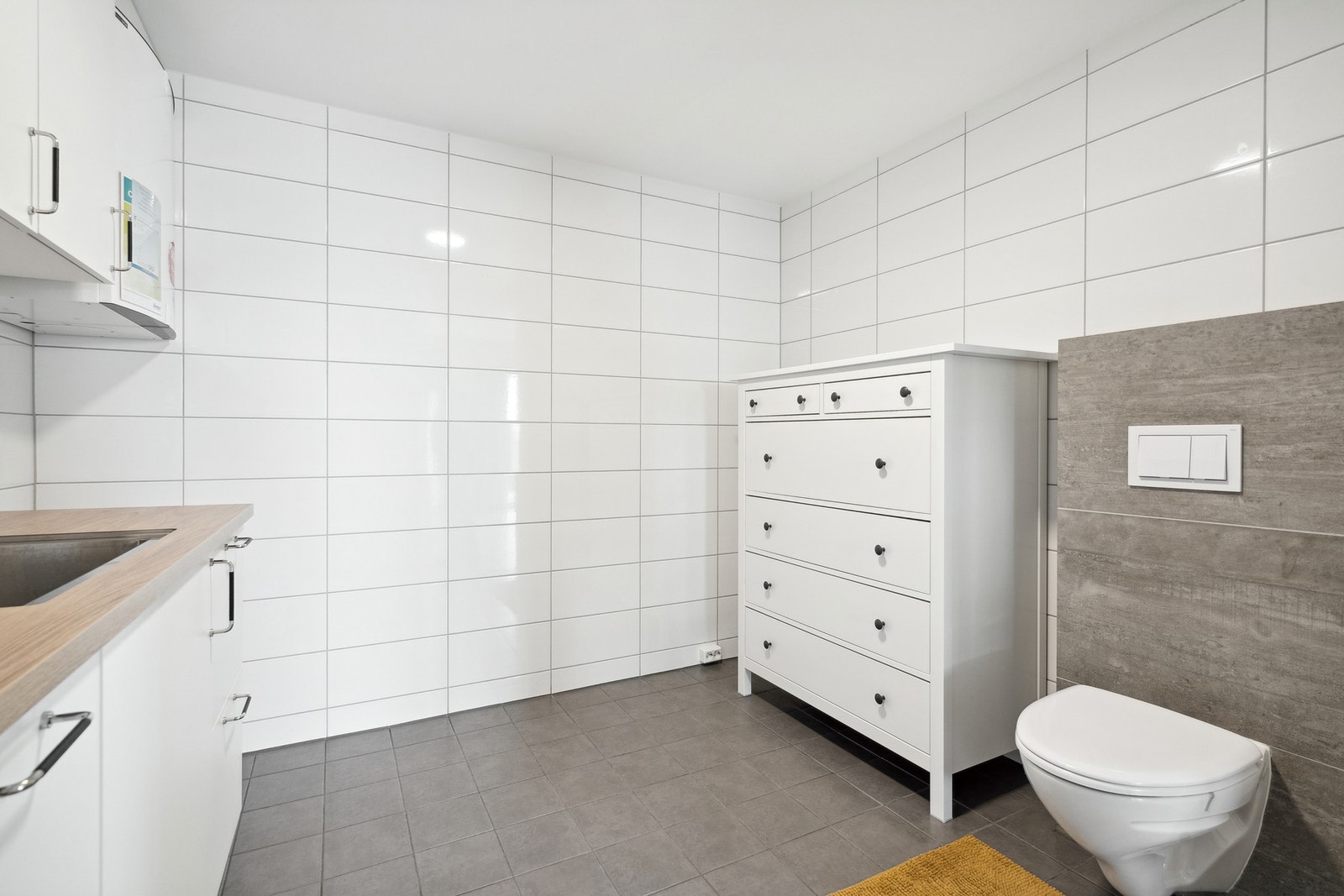 Vaskerom med gjestetoalett. Galleribilde