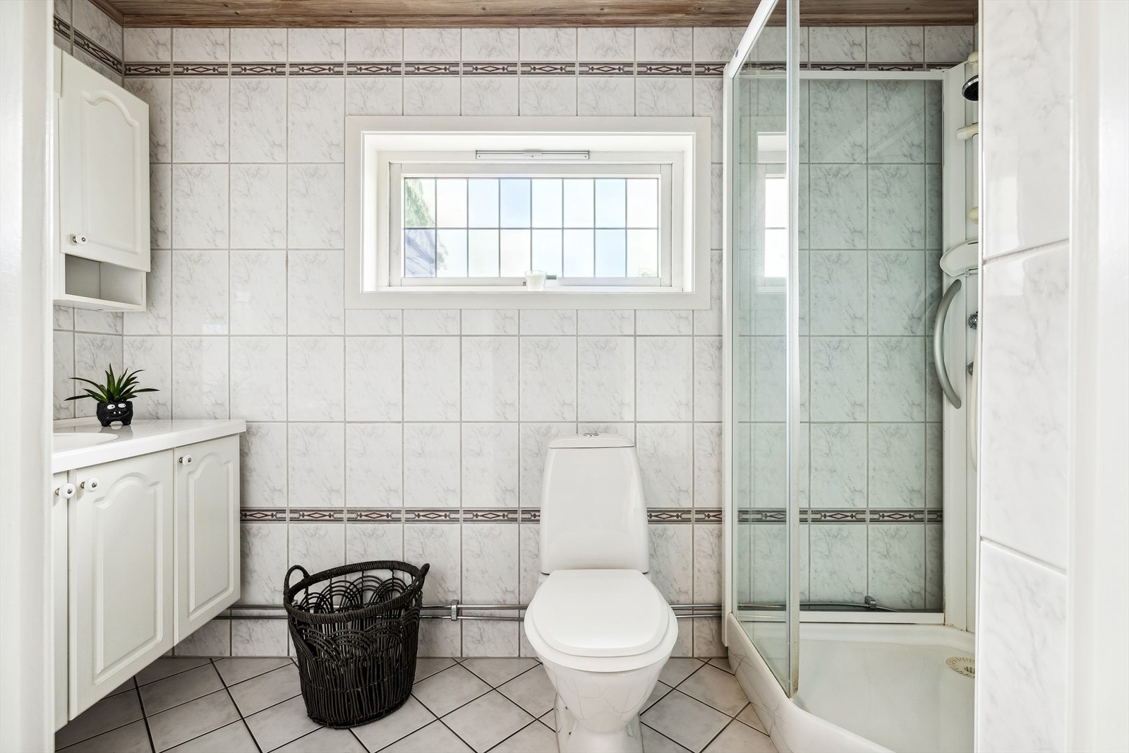 Det største badet i 1.etasje ble etablert i ca. 2005 Galleribilde