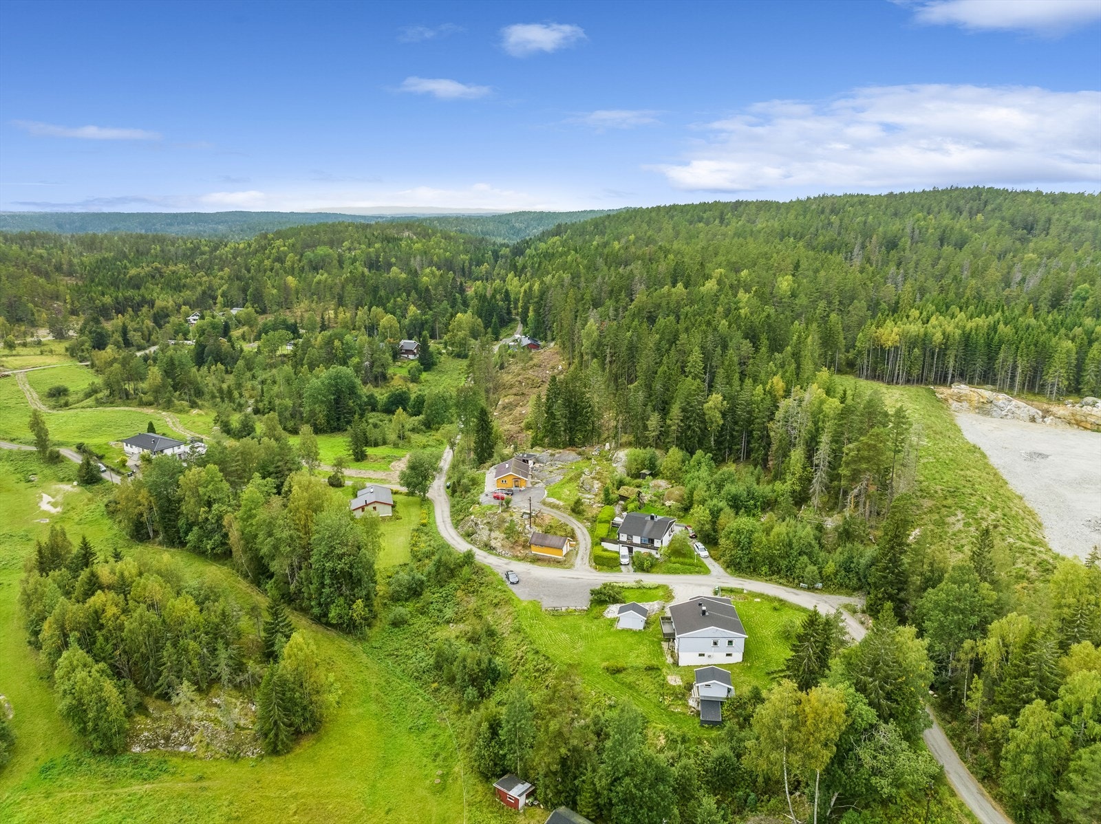 Området byr på umiddelbar nærhet til skog og fine turmuligheter Galleribilde