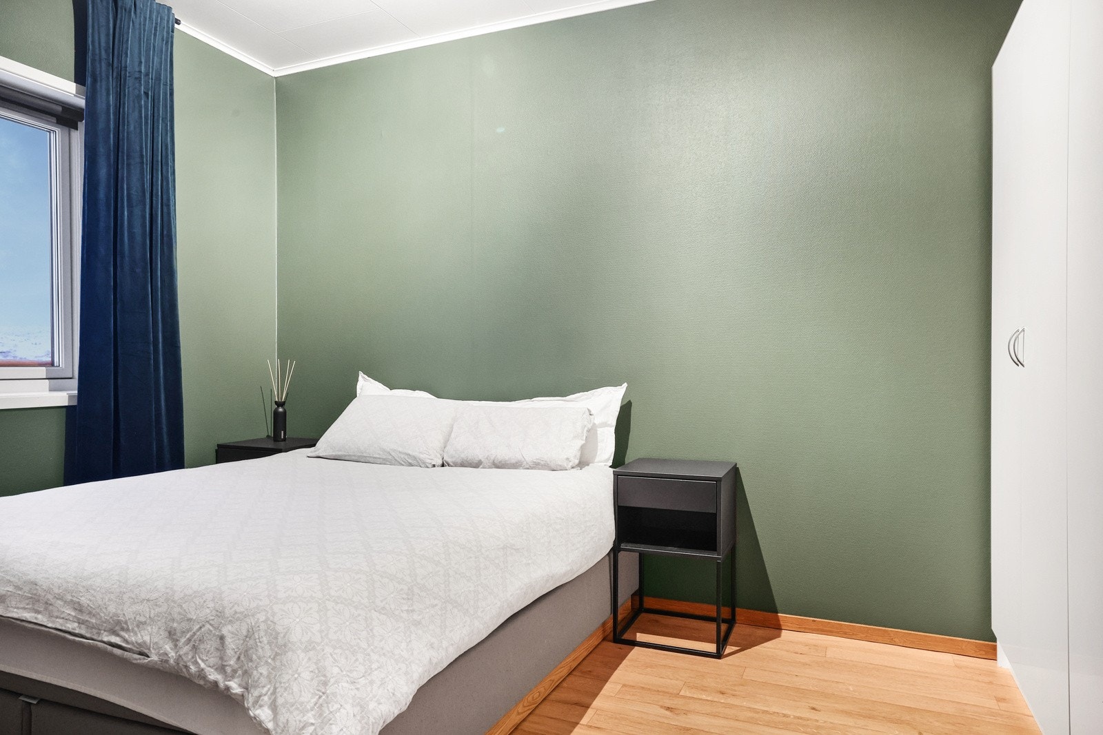 Soverom og garderobe Galleribilde