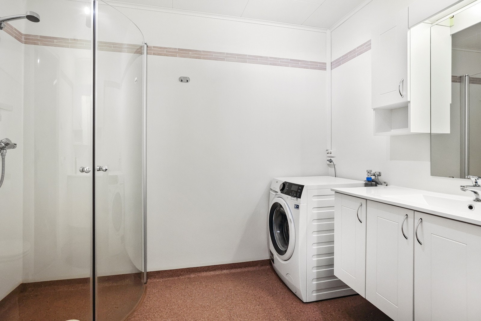 Baderomsinnredning og dushjørne Galleribilde