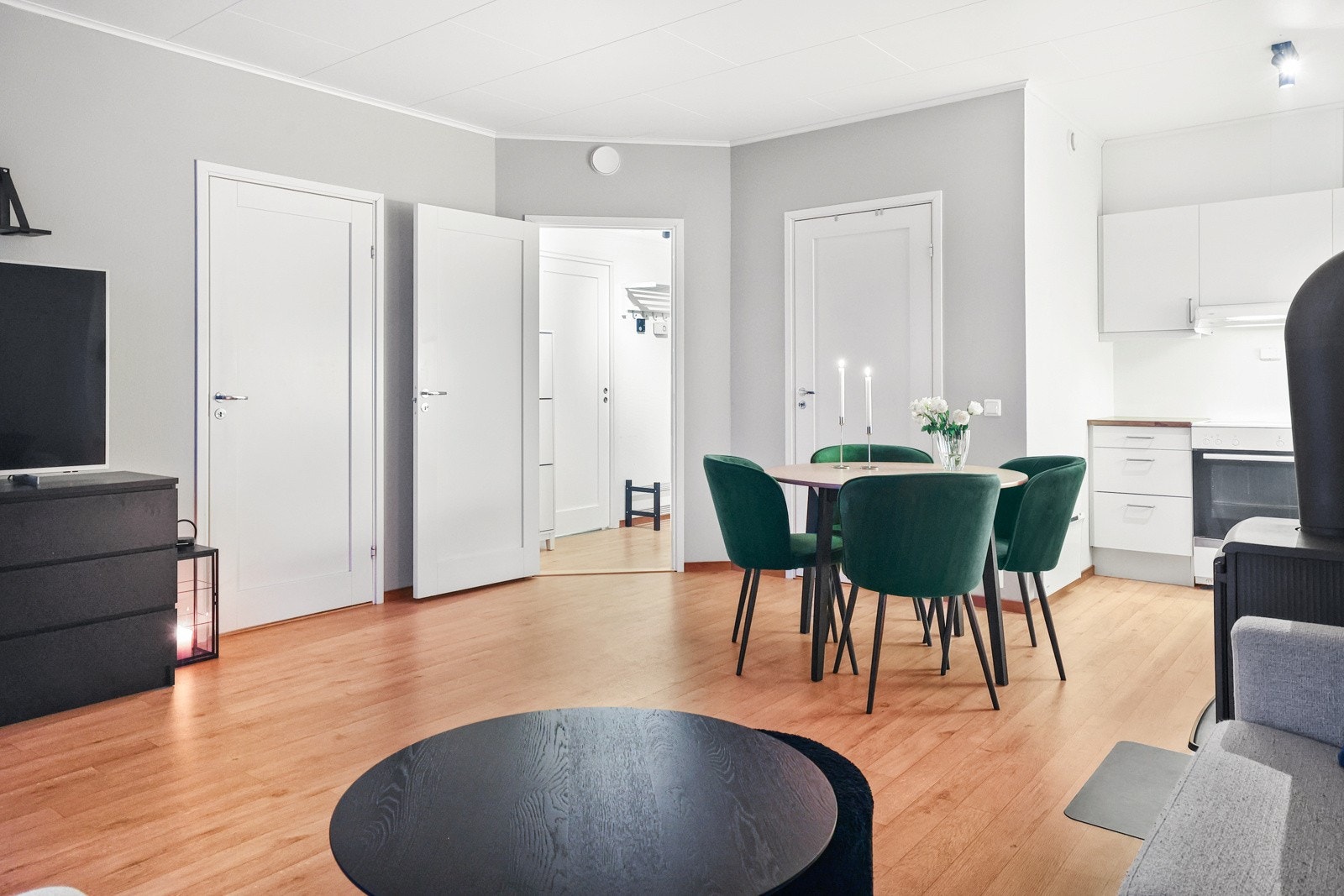 stue - sett mot kjøkken Galleribilde