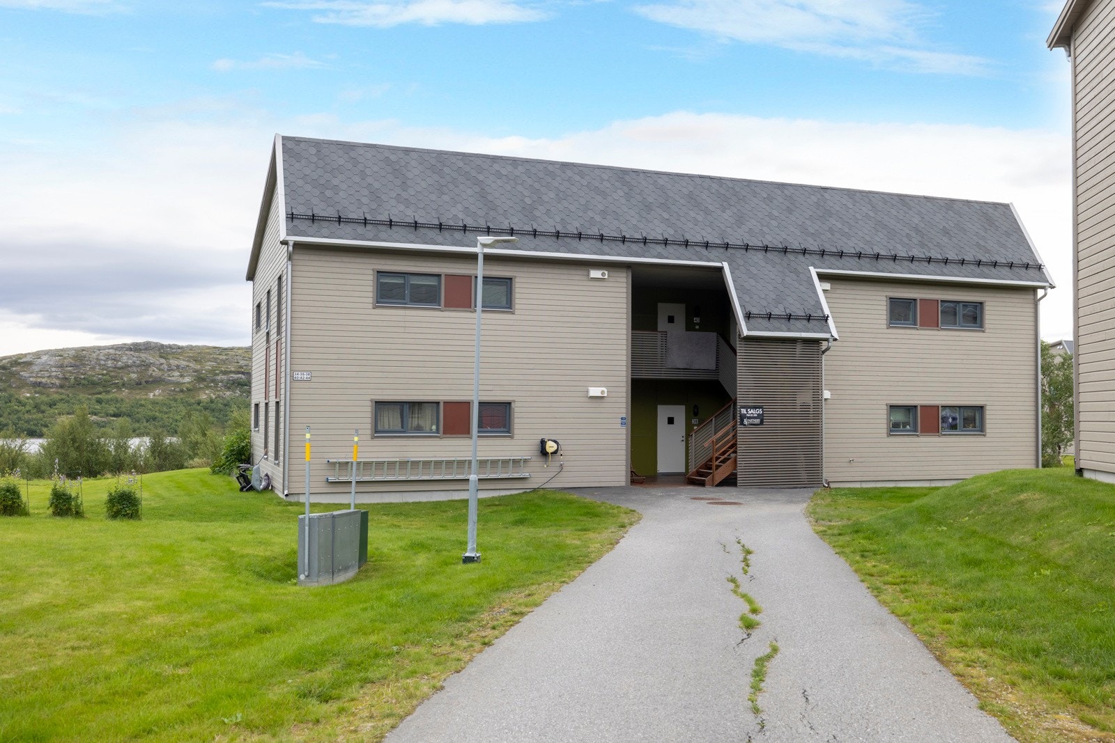 Inngangsparti - sommerbilde Galleribilde