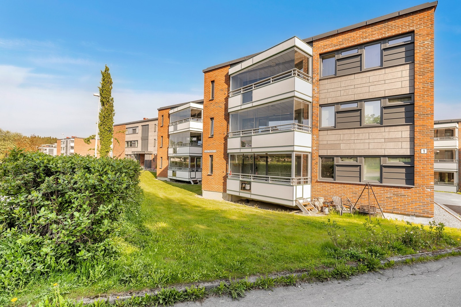 Bygget ble i 2019 utvendig renovert hvor det ble satt inn nye 3-lags vinduer, etterisolert, drenert, skiftet teglstein og fasadeplater, nye sykkelboder m.m. Galleribilde