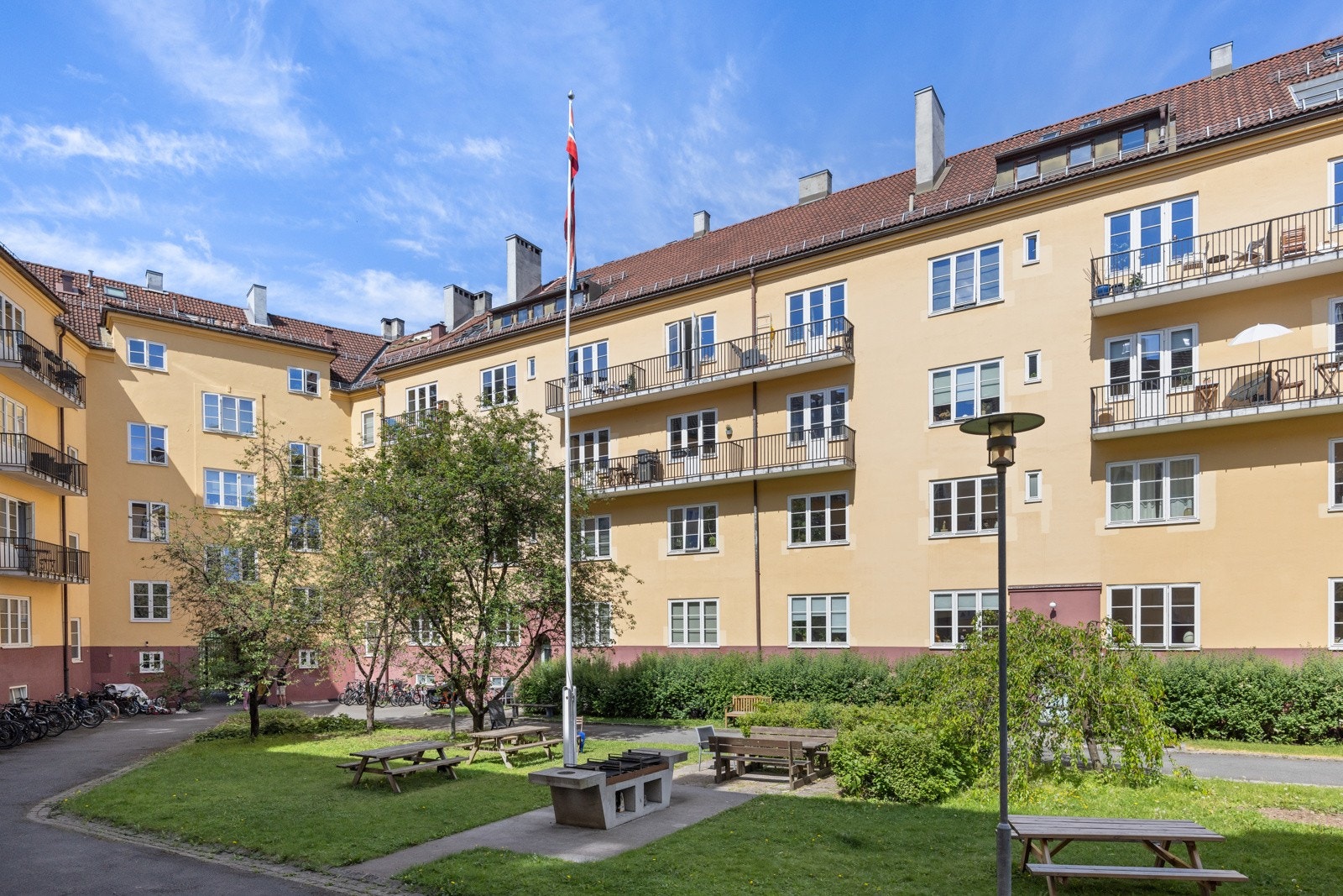 Hyggelig felles bakgård Galleribilde