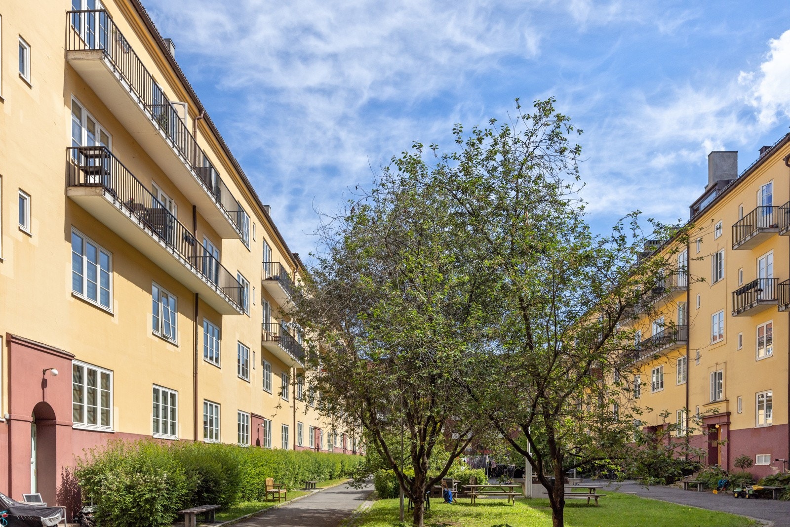 Hyggelig felles bakgård Galleribilde