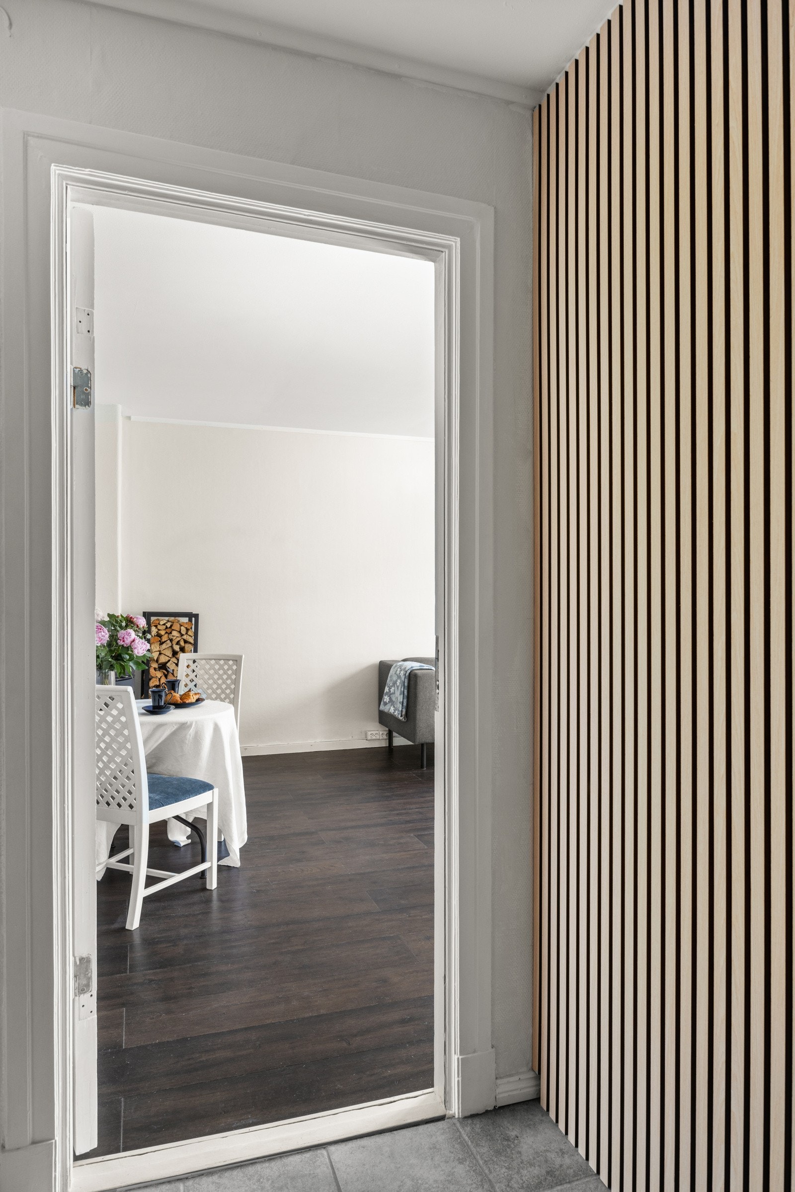 Leiligheten disponerer i tillegg en kjellerbod på 9m² loftsbod med gulvareal på 5m² (skråtak/lav takhøyde). Galleribilde