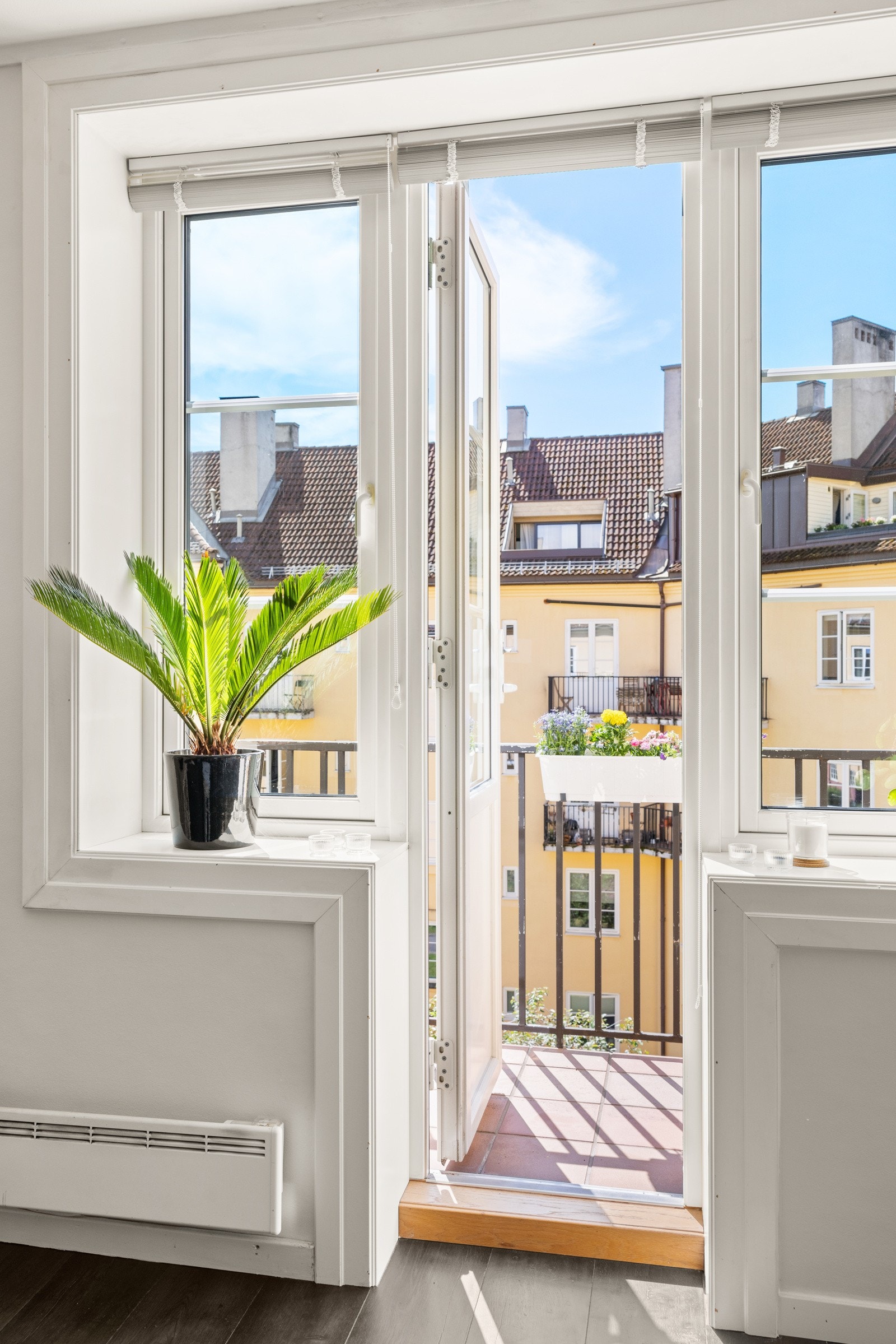 Utgangen til balkongen skaper gode luftemuligheter. Galleribilde
