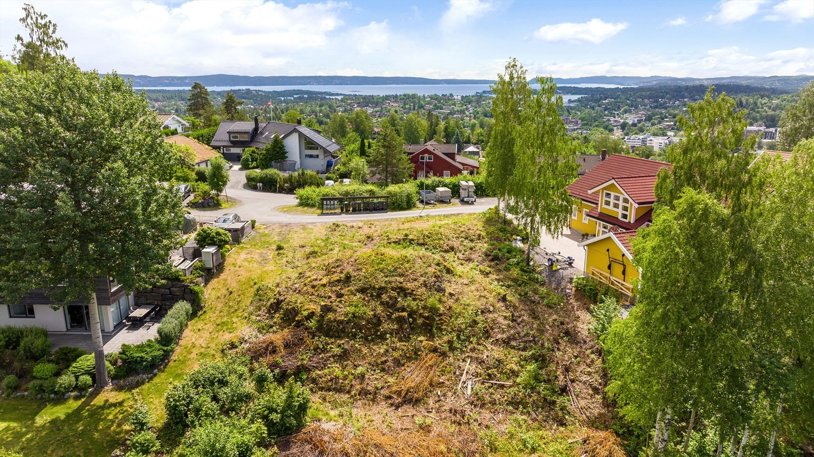 Flott utsiktstomt med rammetillatelse for oppføring av tomannsbolig. Galleribilde