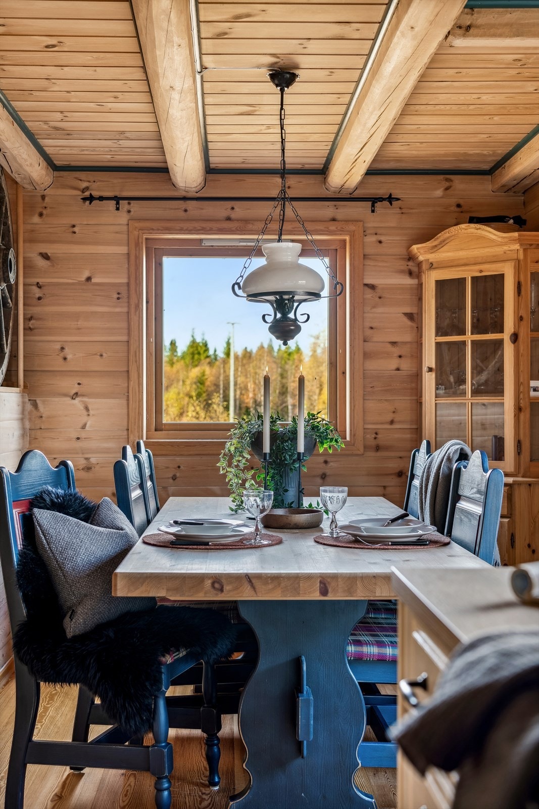 Fin plass for et spisebord av god størrelse Galleribilde