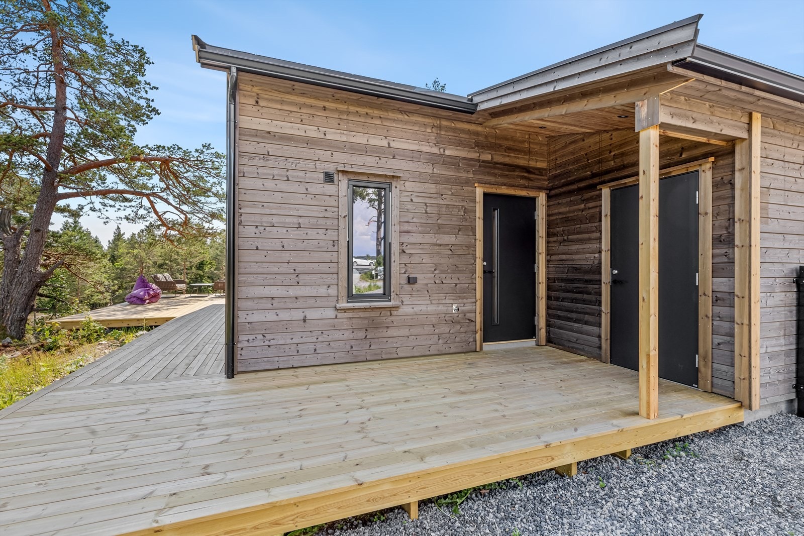 Hyttene er bygd med utvendig sportsbod Galleribilde